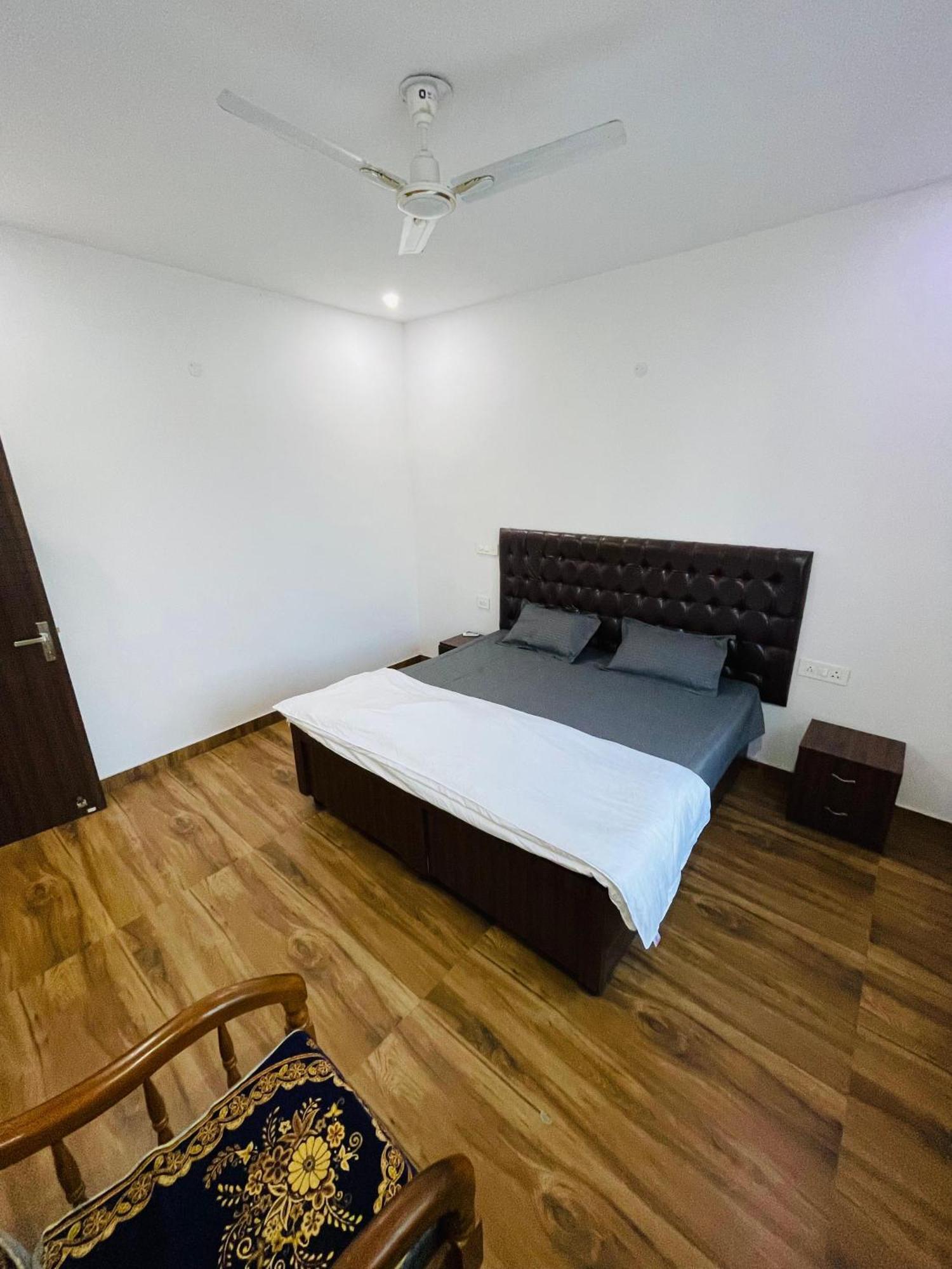 Apartment Cozy 2 Bhk With Modern Comforts - No Lift *