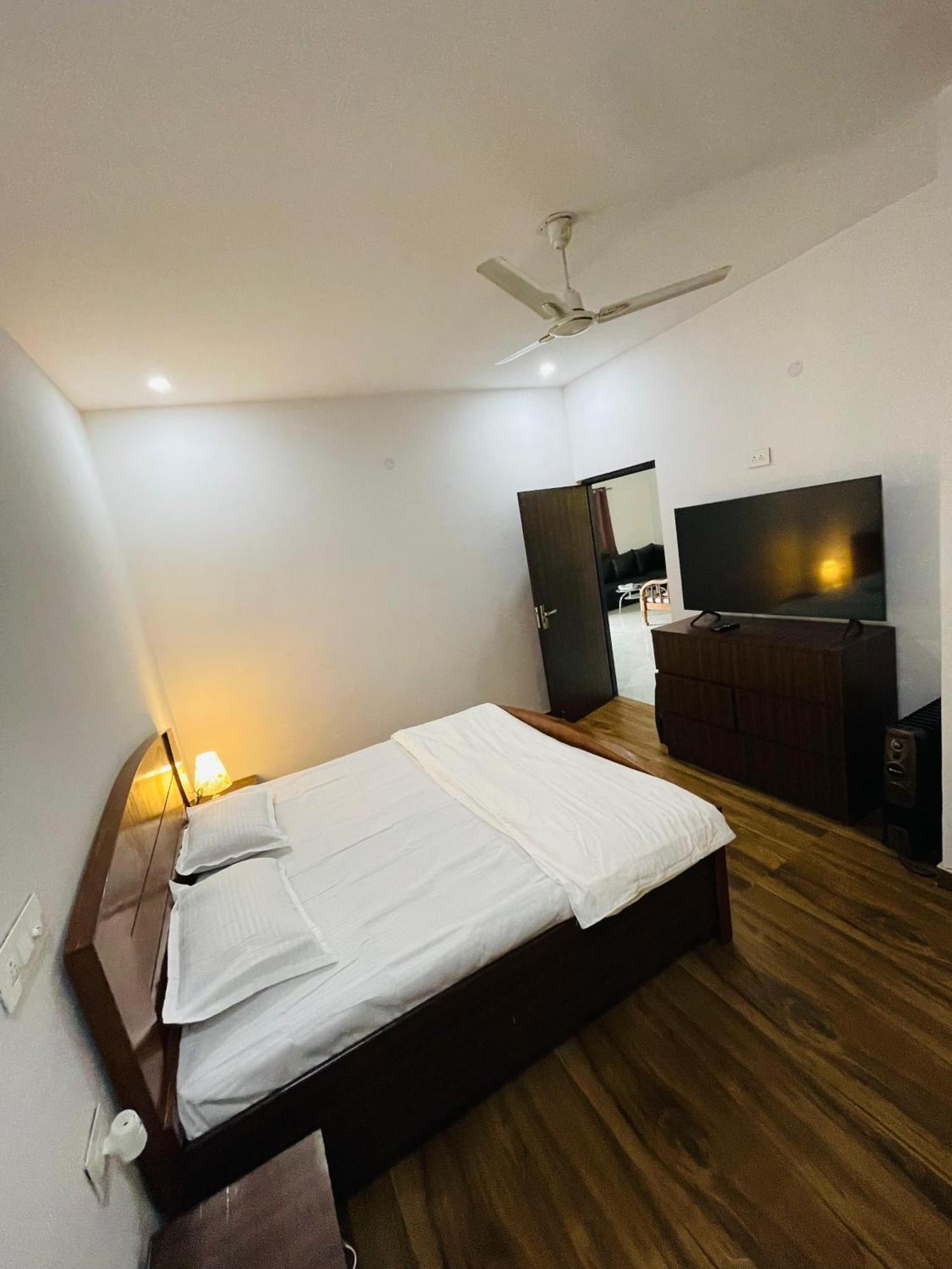 Cozy 2 Bhk With Modern Comforts - No Lift Apartment