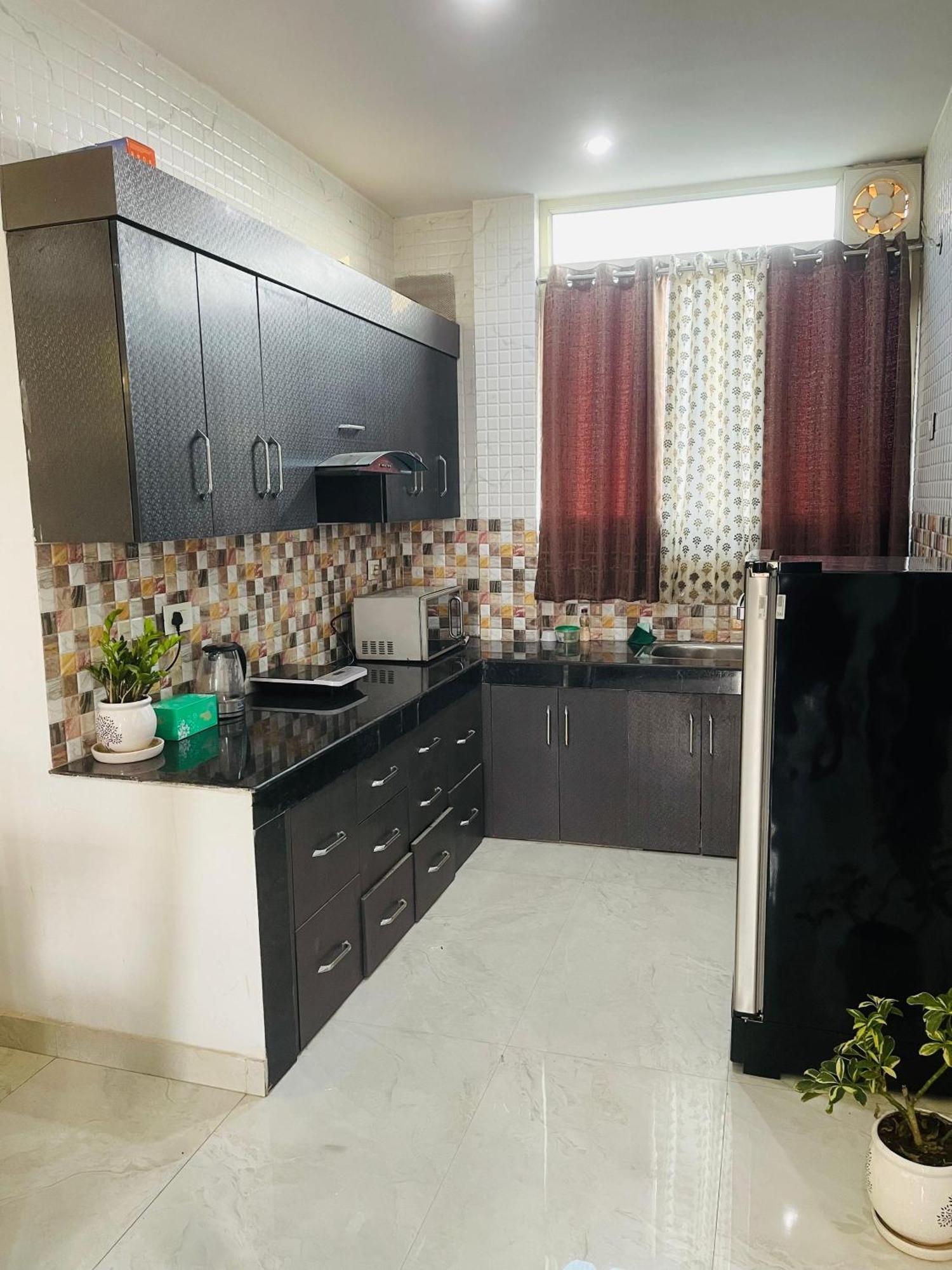 Apartment Cozy 2 Bhk With Modern Comforts - No Lift